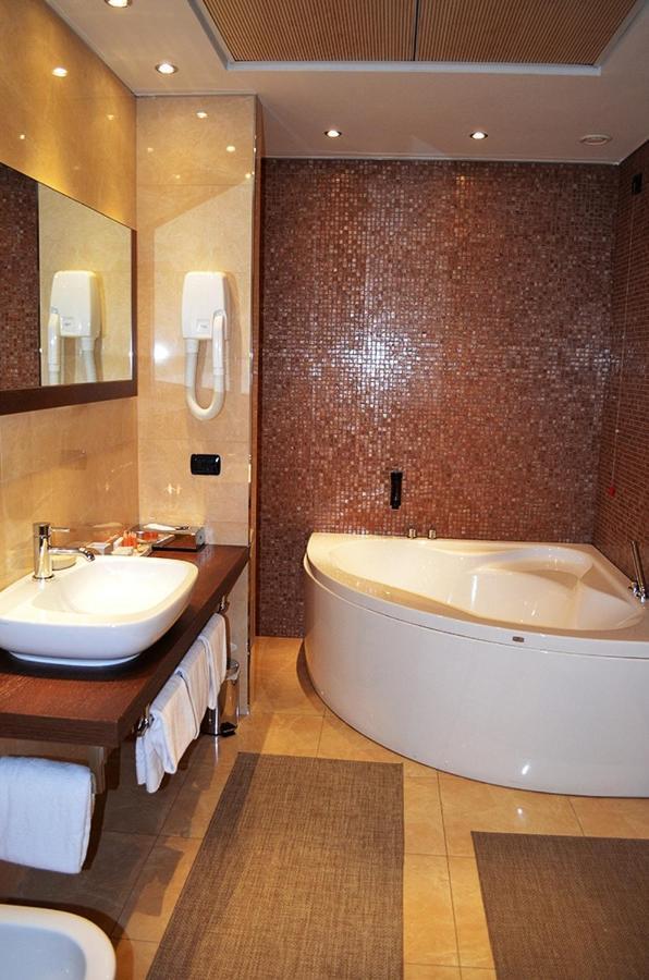 Hotel Ristorante Giada Grumolo delle Abbadesse Luaran gambar
